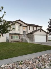 3765 S STABLE BAY DR, Magna, UT 84044