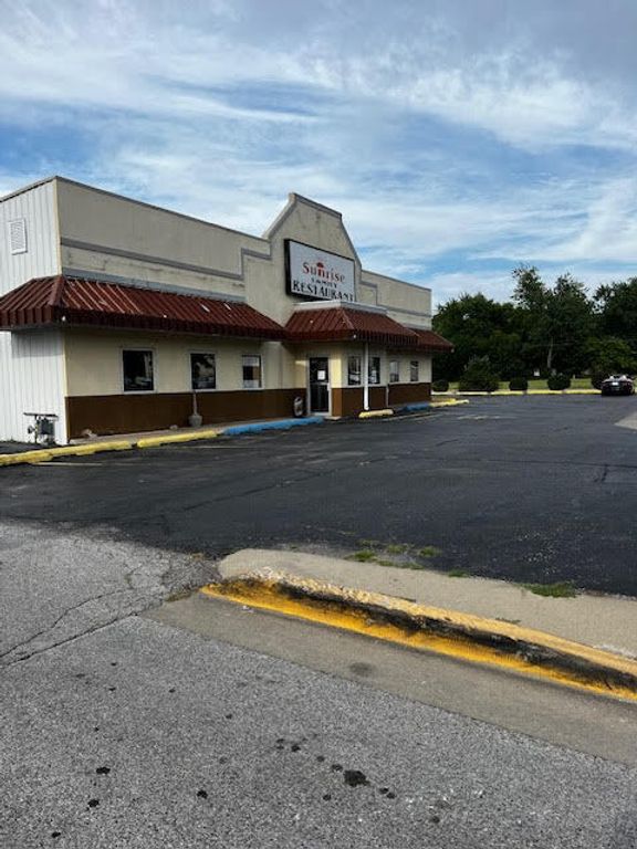 2948 S 5th Street, Terre Haute, IN 47802