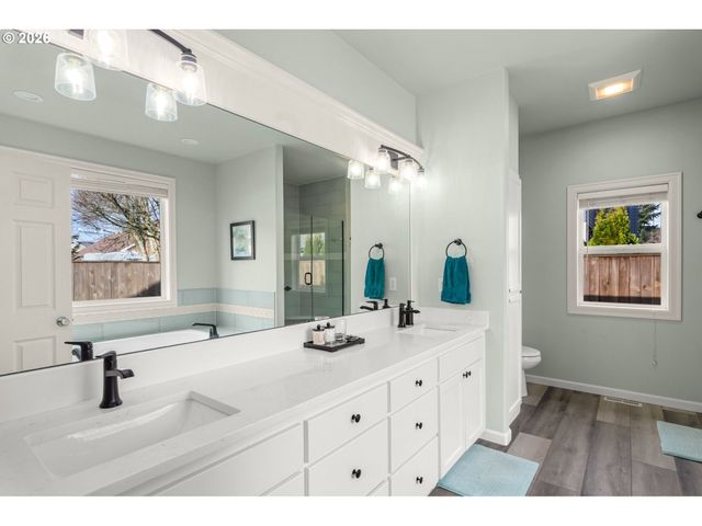 1390 Ne 11TH Ave, Canby, OR 97013