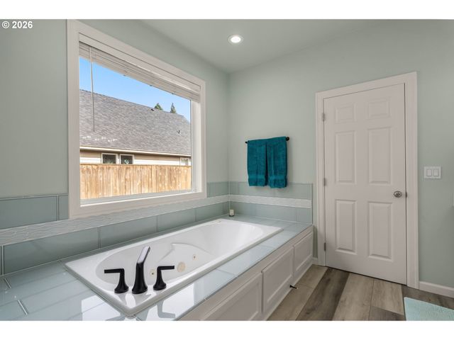 1390 Ne 11TH Ave, Canby, OR 97013