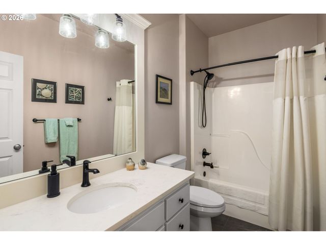 1390 Ne 11TH Ave, Canby, OR 97013