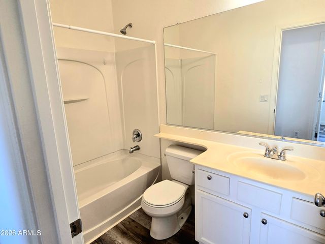 1784 S FALCON Drive, Gilbert, AZ 85295