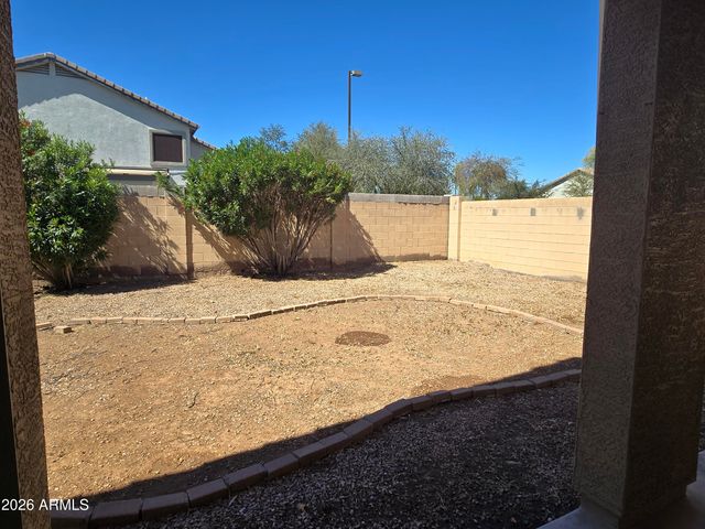 1784 S FALCON Drive, Gilbert, AZ 85295