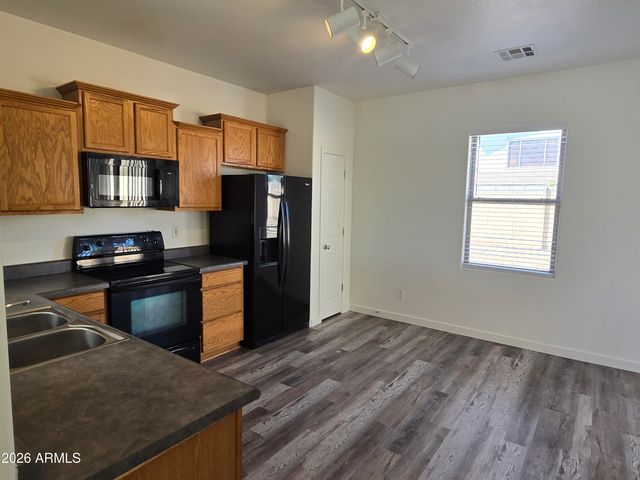 1784 S FALCON Drive, Gilbert, AZ 85295