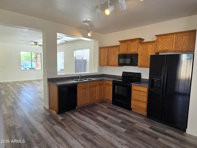 1784 S FALCON Drive, Gilbert, AZ 85295