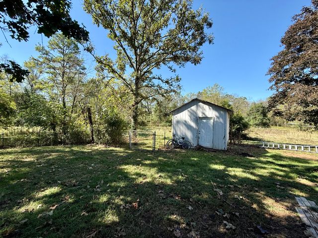 1304 W State Route 17, Houston, MO 65483