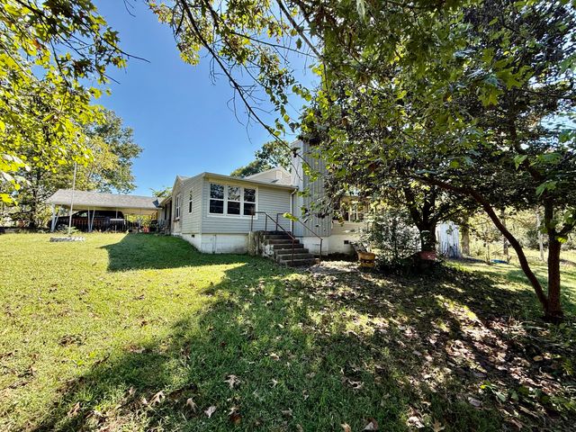 1304 W State Route 17, Houston, MO 65483