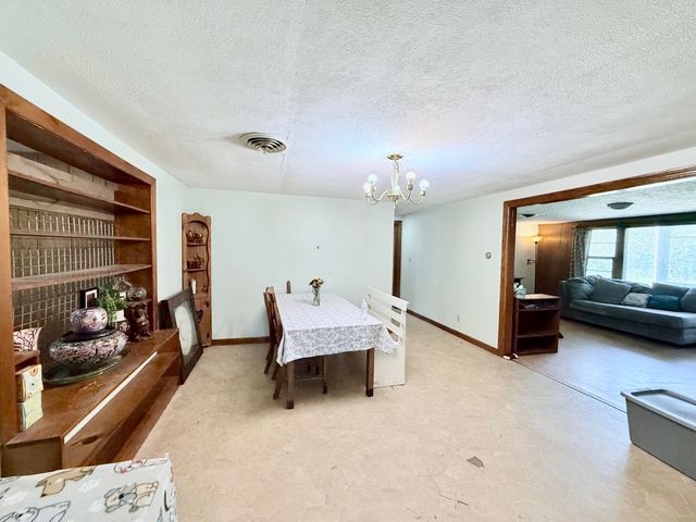 1304 W State Route 17, Houston, MO 65483