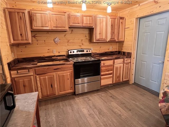 213 Lazy K Drive, Elkview, WV 25071