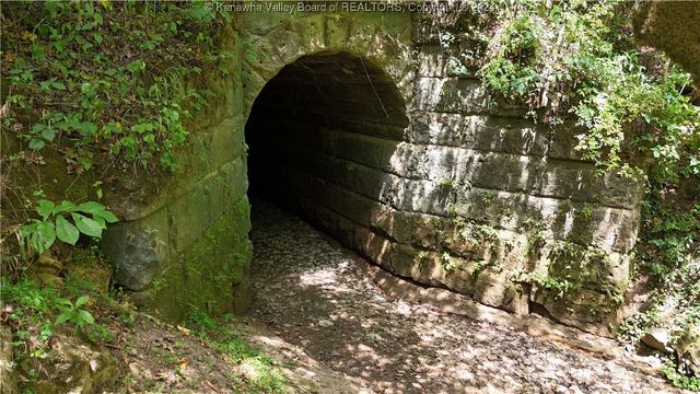 213 Lazy K Drive, Elkview, WV 25071