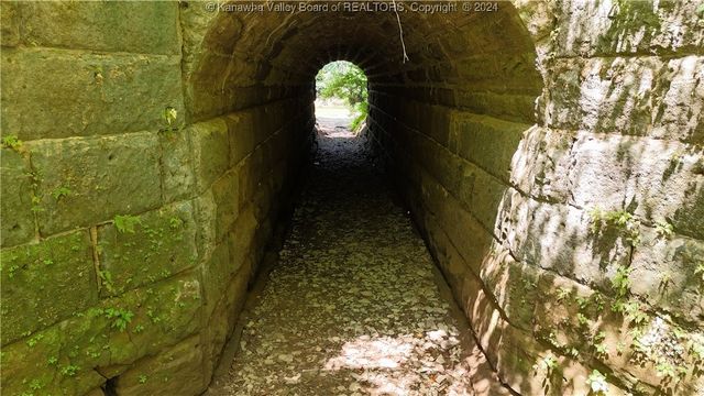 213 Lazy K Drive, Elkview, WV 25071