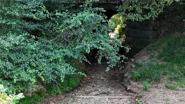 213 Lazy K Drive, Elkview, WV 25071