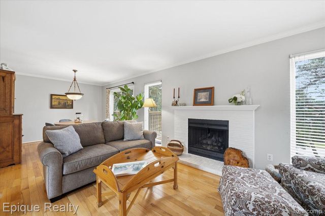 26 Kirks Court, Rochester Hills, MI 48309