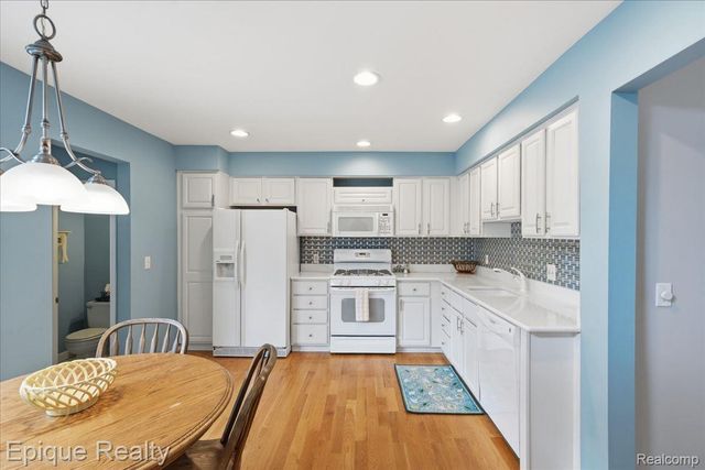26 Kirks Court, Rochester Hills, MI 48309