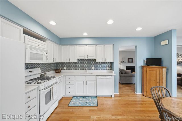 26 Kirks Court, Rochester Hills, MI 48309
