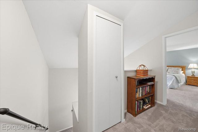 26 Kirks Court, Rochester Hills, MI 48309