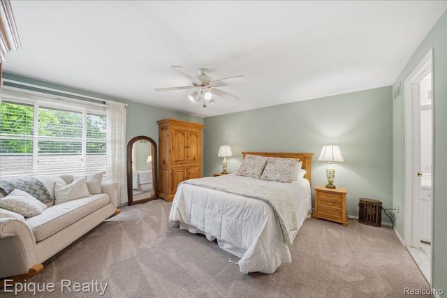 26 Kirks Court, Rochester Hills, MI 48309