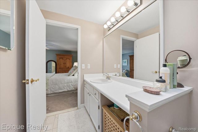 26 Kirks Court, Rochester Hills, MI 48309