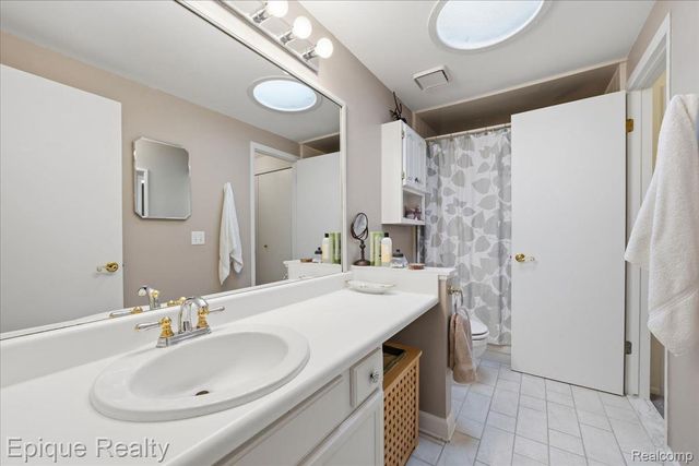 26 Kirks Court, Rochester Hills, MI 48309