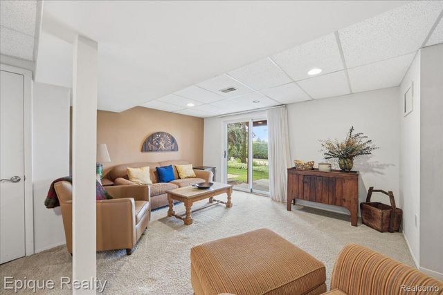 26 Kirks Court, Rochester Hills, MI 48309