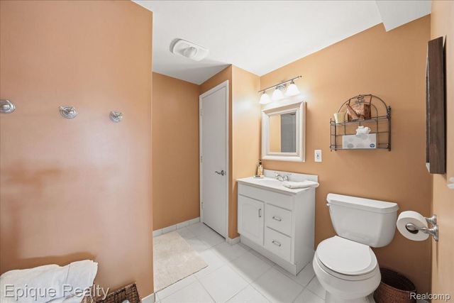 26 Kirks Court, Rochester Hills, MI 48309