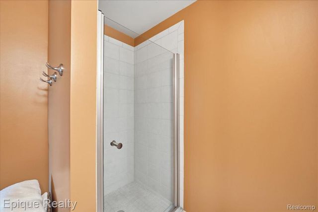 26 Kirks Court, Rochester Hills, MI 48309