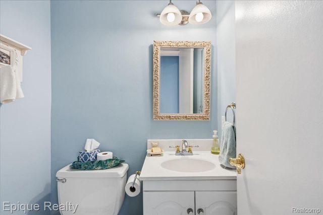 26 Kirks Court, Rochester Hills, MI 48309
