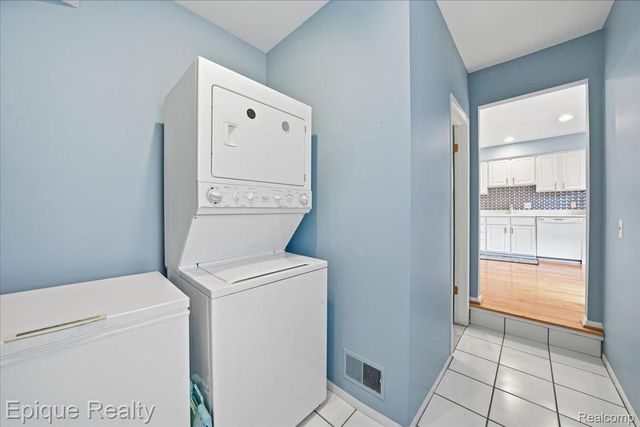 26 Kirks Court, Rochester Hills, MI 48309
