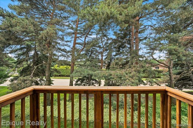 26 Kirks Court, Rochester Hills, MI 48309