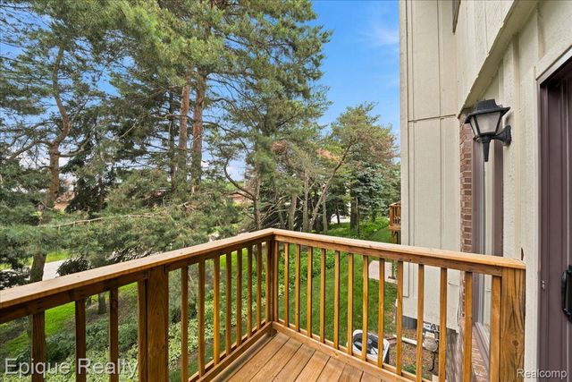 26 Kirks Court, Rochester Hills, MI 48309