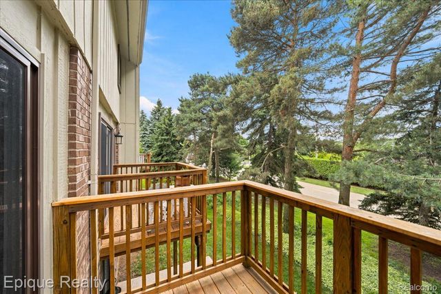 26 Kirks Court, Rochester Hills, MI 48309
