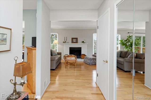 26 Kirks Court, Rochester Hills, MI 48309