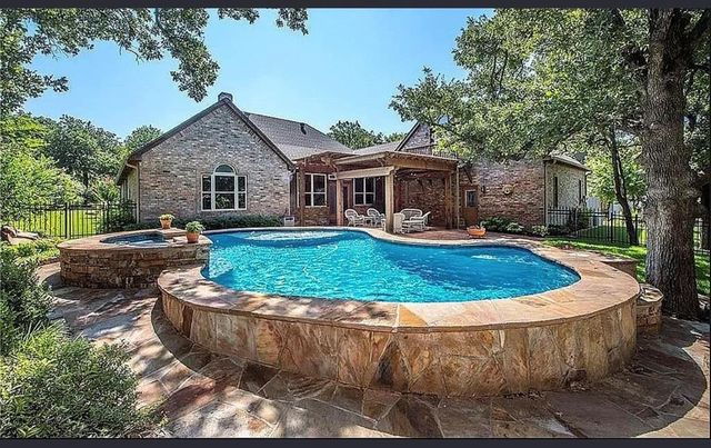 1301 Red Oak Lane, Blanchard, OK 73010