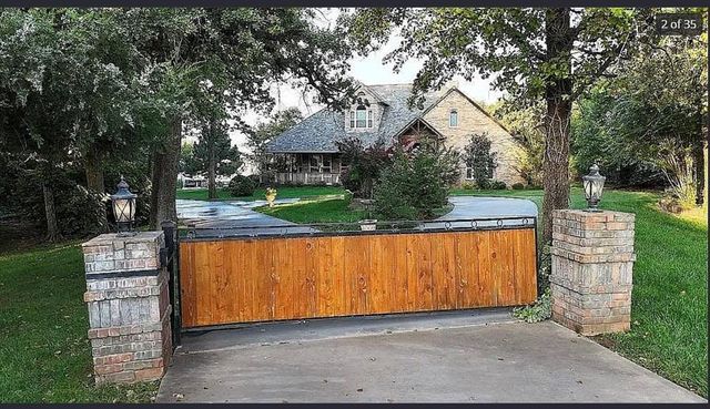 1301 Red Oak Lane, Blanchard, OK 73010