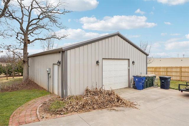 1301 Red Oak Lane, Blanchard, OK 73010