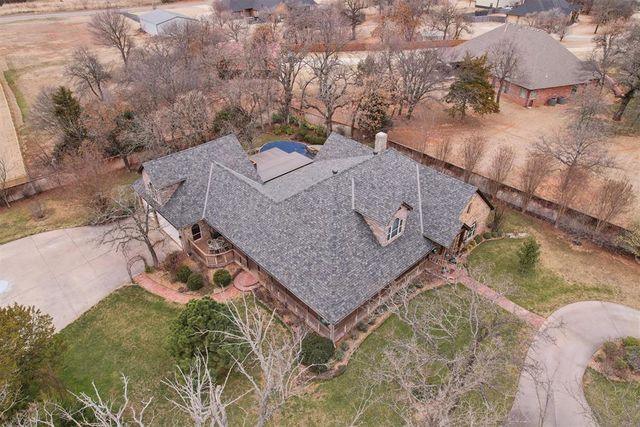 1301 Red Oak Lane, Blanchard, OK 73010