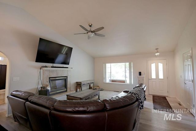 292 Whispering Pine, Twin Falls, ID 83301
