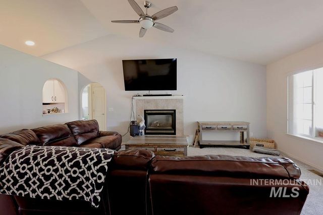 292 Whispering Pine, Twin Falls, ID 83301