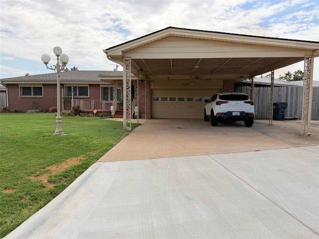 2810 NW Lynn Circle, Lawton, OK 73507