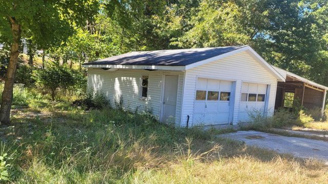 7304 N WAGON TRAIL RD, Columbia, MO 65202