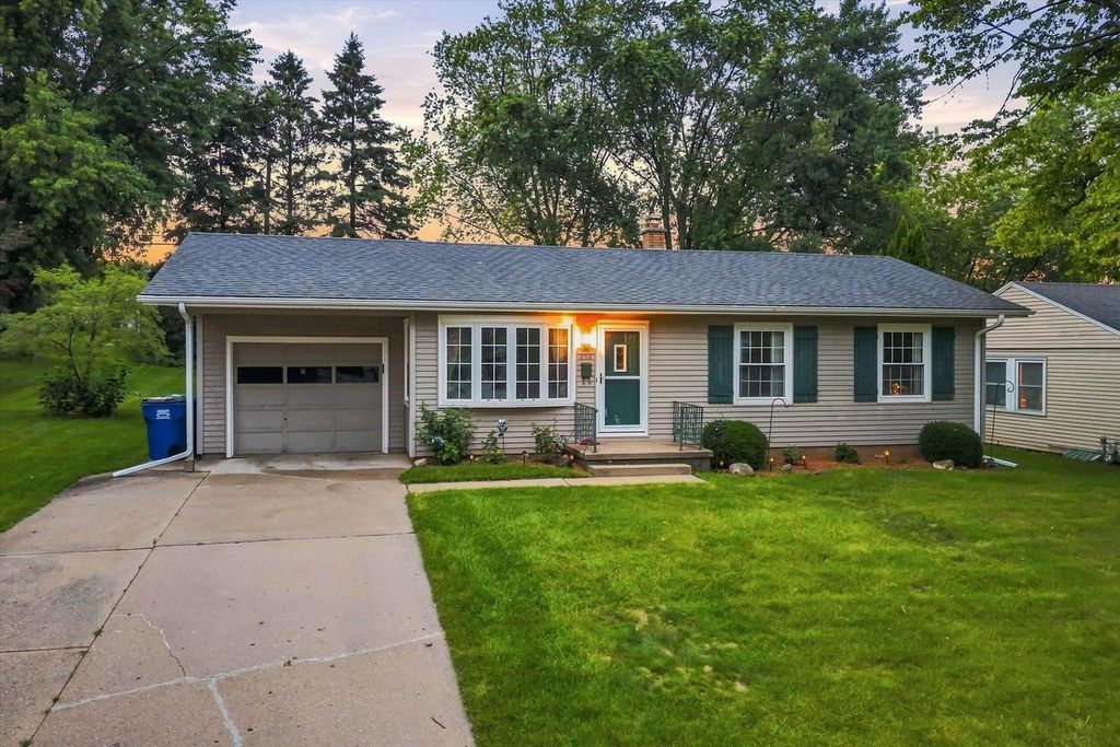 250 E Monroe STREET, Port Washington, WI 53074