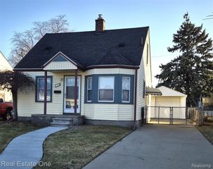 1069 Mulberry Street, Wyandotte, MI 48192