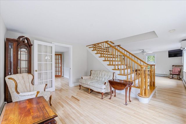 6 Ledgeville Ave, Foxboro, MA 02035
