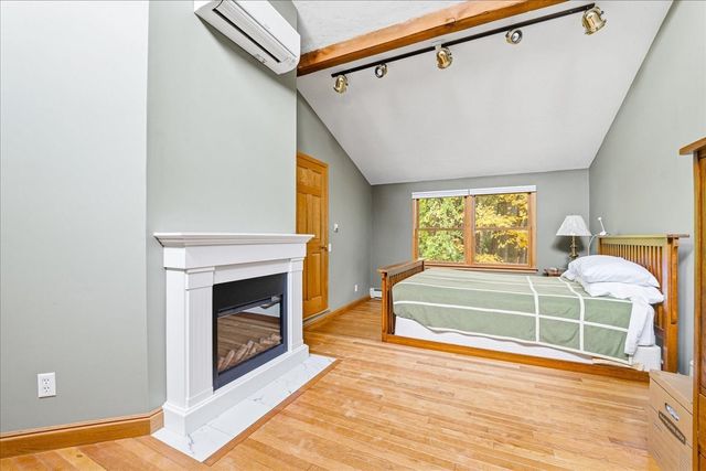6 Ledgeville Ave, Foxboro, MA 02035
