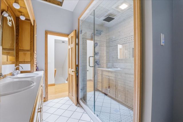 6 Ledgeville Ave, Foxboro, MA 02035