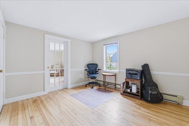 6 Ledgeville Ave, Foxboro, MA 02035