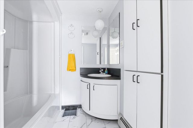 6 Ledgeville Ave, Foxboro, MA 02035