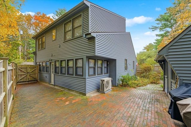 6 Ledgeville Ave, Foxboro, MA 02035