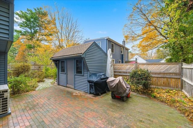 6 Ledgeville Ave, Foxboro, MA 02035