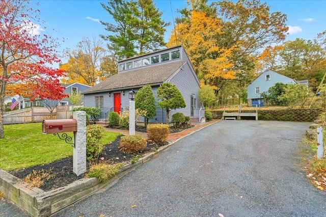 6 Ledgeville Ave, Foxboro, MA 02035